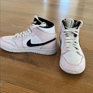 Nike Air Jordan Women’s High-Top Sneakers in Light Pink and White 7M